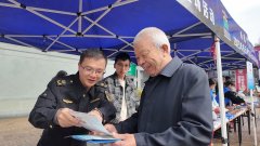 元县食物平安监视团团长陈金喷鼻说